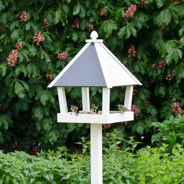 National Trust Queens Bird Table - Image 2